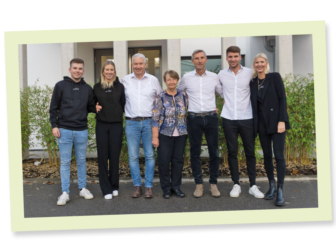 Personen des Familienunternehmens Grimm (von links nach rechts): Michael Grimm, Julia Grimm, Werner Grimm, Josephine Grimm, Paul Grimm, Julius Grimm und Elena Grimm.
