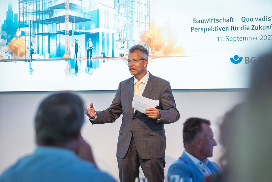 Thomas Möller (Vorsitzender der Vertreterversammlung der BG BAU)  beim Symposium der BG BAU „Bauwirtschaft – Quo vadis? Perspektiven für die Zukunft“ am 11. September 2023

