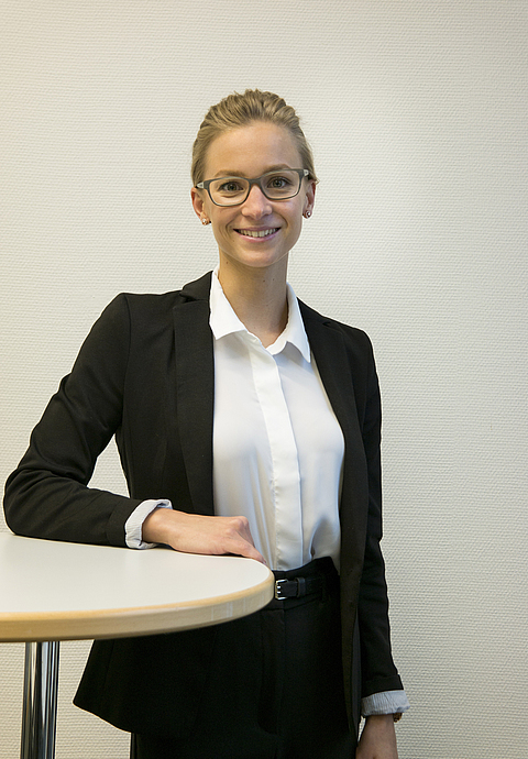 Porträt Maria Oberreuther, Abteilung Mitglieder und Beiträge der BG BAU.
