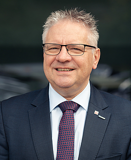 Mathias Neuser, Vorsitzender des Vorstandes (Versicherte)
