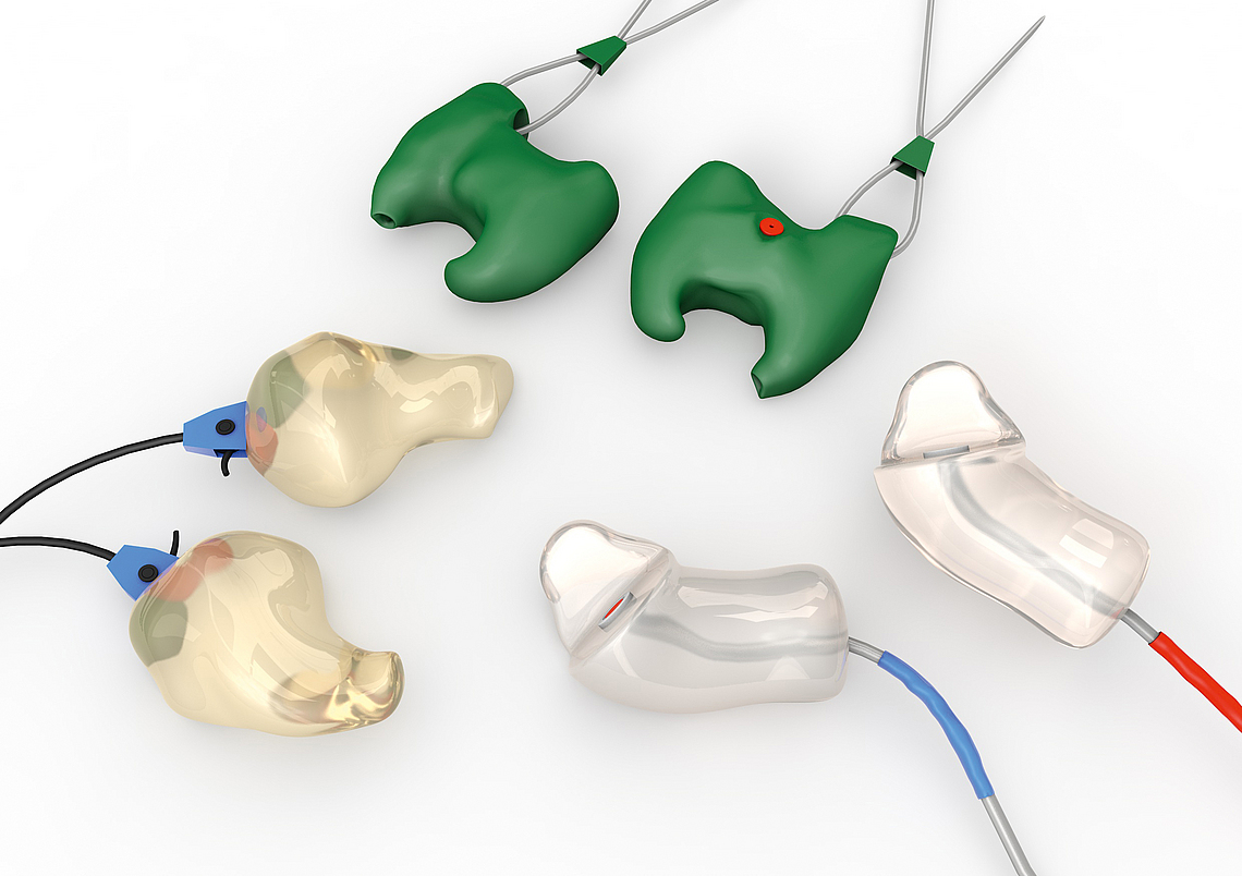 Otoplastiken dienen als Gehörschutz vor extrem lautem Lärm beim Arbeiten mit Maschinen. 