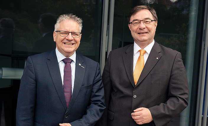 Von links: Mathias Neuser (Vorsitzender des Vorstandes Versicherte) und Walter Sailer (Vorsitzender des Vorstandes Arbeitgeber)