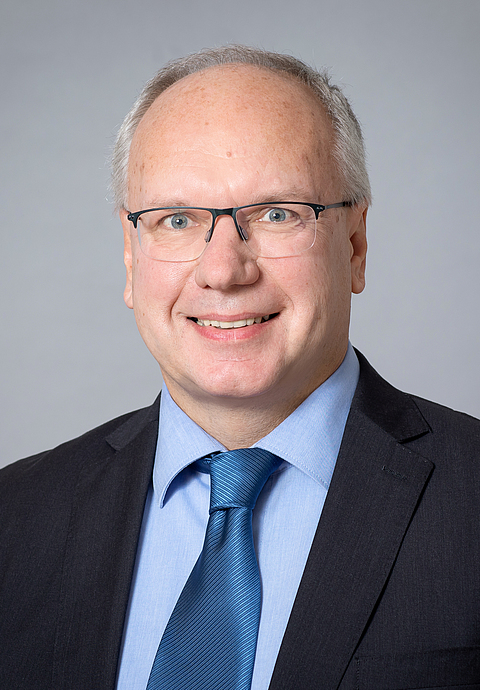 Porträt Andreas Pocha, Geschäftsführer des Deutschen Abbruchverbandes.
