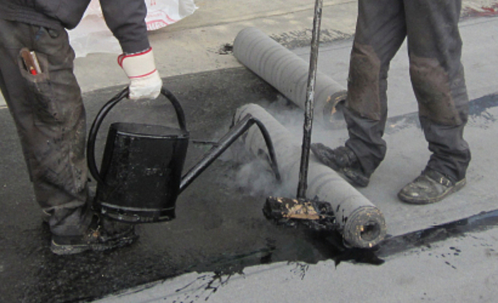 Titelbild der Branchenlösung "Arbeiten mit heißem Bitumen in der Flachdach- und Bauwerksabdichtung".