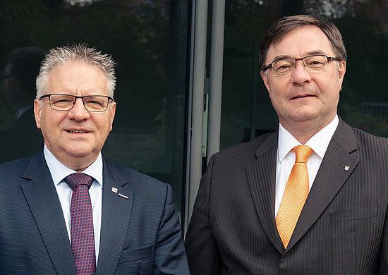 Von links: Mathias Neuser (Vorsitzender des Vorstandes Versicherte) und Walter Sailer (Vorsitzender des Vorstandes Arbeitgeber) 