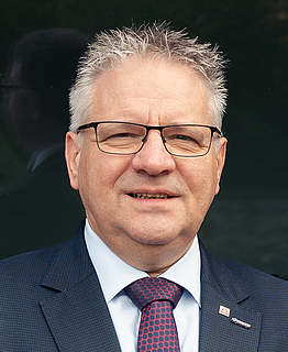 Von links: Mathias Neuser (Vorsitzender des Vorstandes Versicherte) und Walter Sailer (Vorsitzender des Vorstandes Arbeitgeber) 