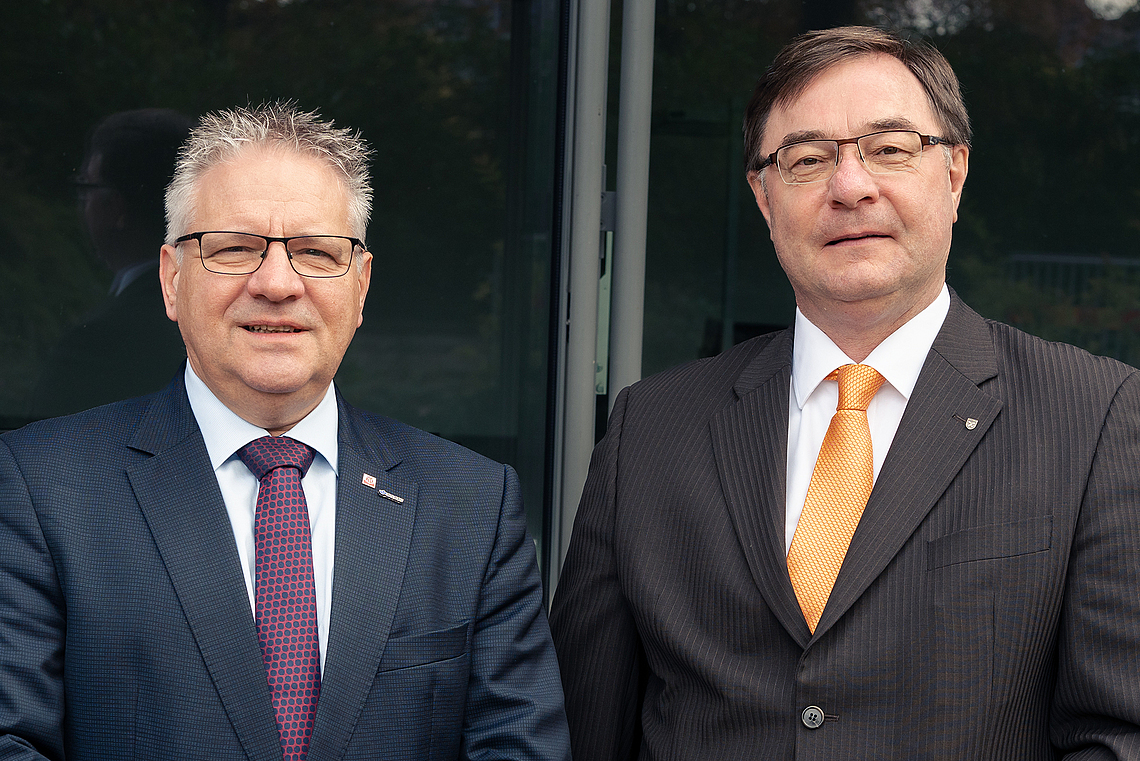 Von links: Mathias Neuser (Vorsitzender des Vorstandes Versicherte) und Walter Sailer (Vorsitzender des Vorstandes Arbeitgeber) 
