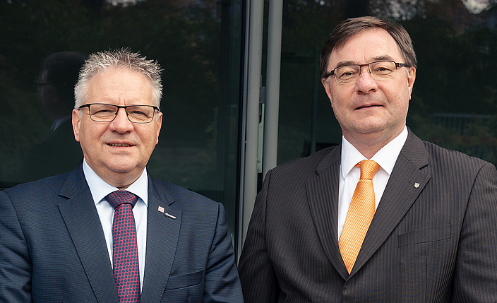 Von links: Mathias Neuser (Vorsitzender des Vorstandes Versicherte) und Walter Sailer (Vorsitzender des Vorstandes Arbeitgeber)