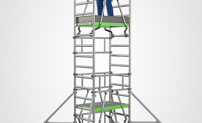 Eine Person steht auf einem mobilen Ein-Personen-Gerüst.
