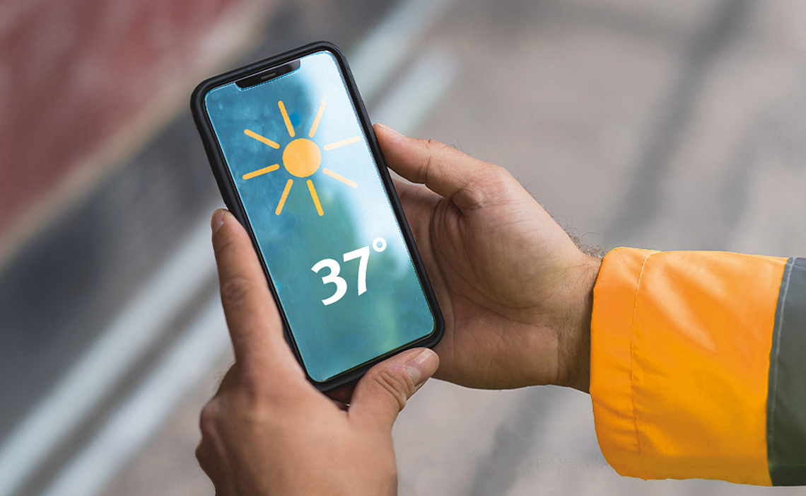 Wetter-App auf Display eines Mobiltelefons. 