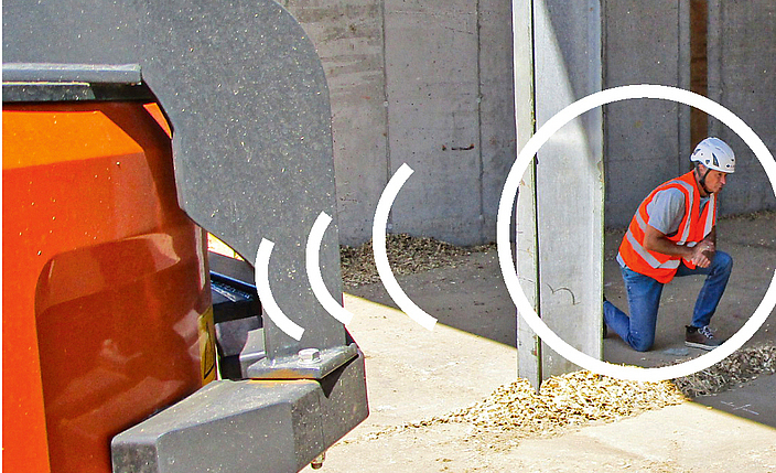 Test eines kamerabasierten Personenerkennungssystems an einer Baumaschine.