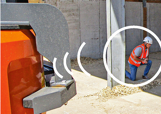 Test eines kamerabasierten Personenerkennungssystems an einer Baumaschine. 