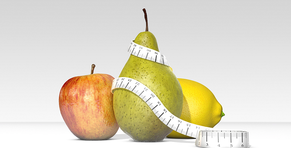 Darstellung einer vitamin- und ballaststoffreichen Ernährung mit Obst. 