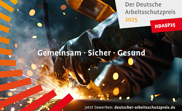 Pressebild des Deutschen Arbeitsschutzpreises 2025: Eine Person in Schutzausrüstung beim Schweißen.
