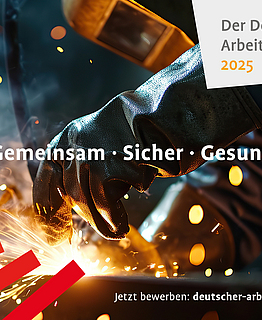 Pressebild des Deutschen Arbeitsschutzpreises 2025: Eine Person in Schutzausrüstung beim Schweißen. 