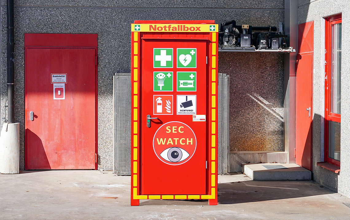 Notfallbox der Firma dechant für die Erste-Hilfe auf Baustellen. 